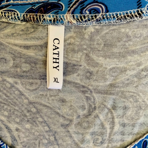 Ladies top - Picture 3 of 3